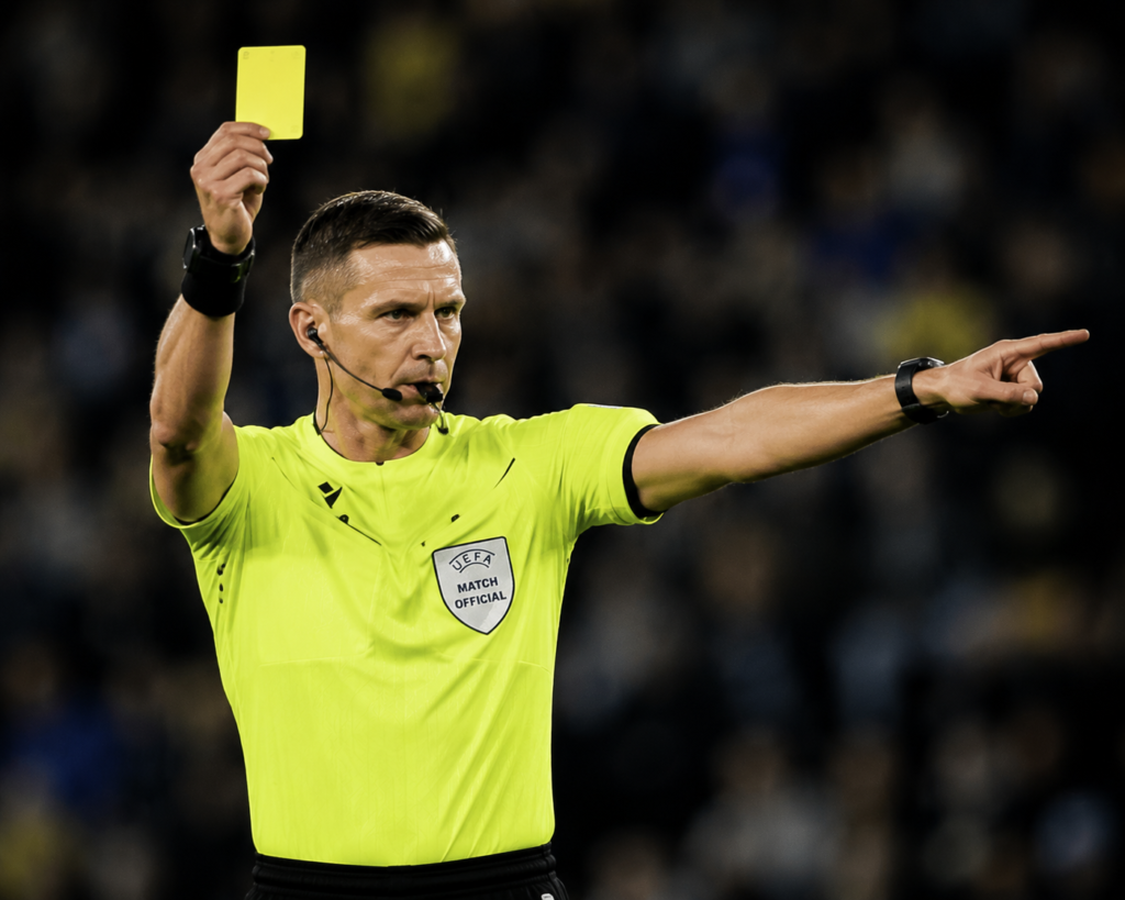Fim da cera! Futebol inglês estuda regra para acabar com simulações e atendimento de goleiros futebol ingles, regras de futebol, cera goleiro, premier league, terra, arbitragem, edplaytv
